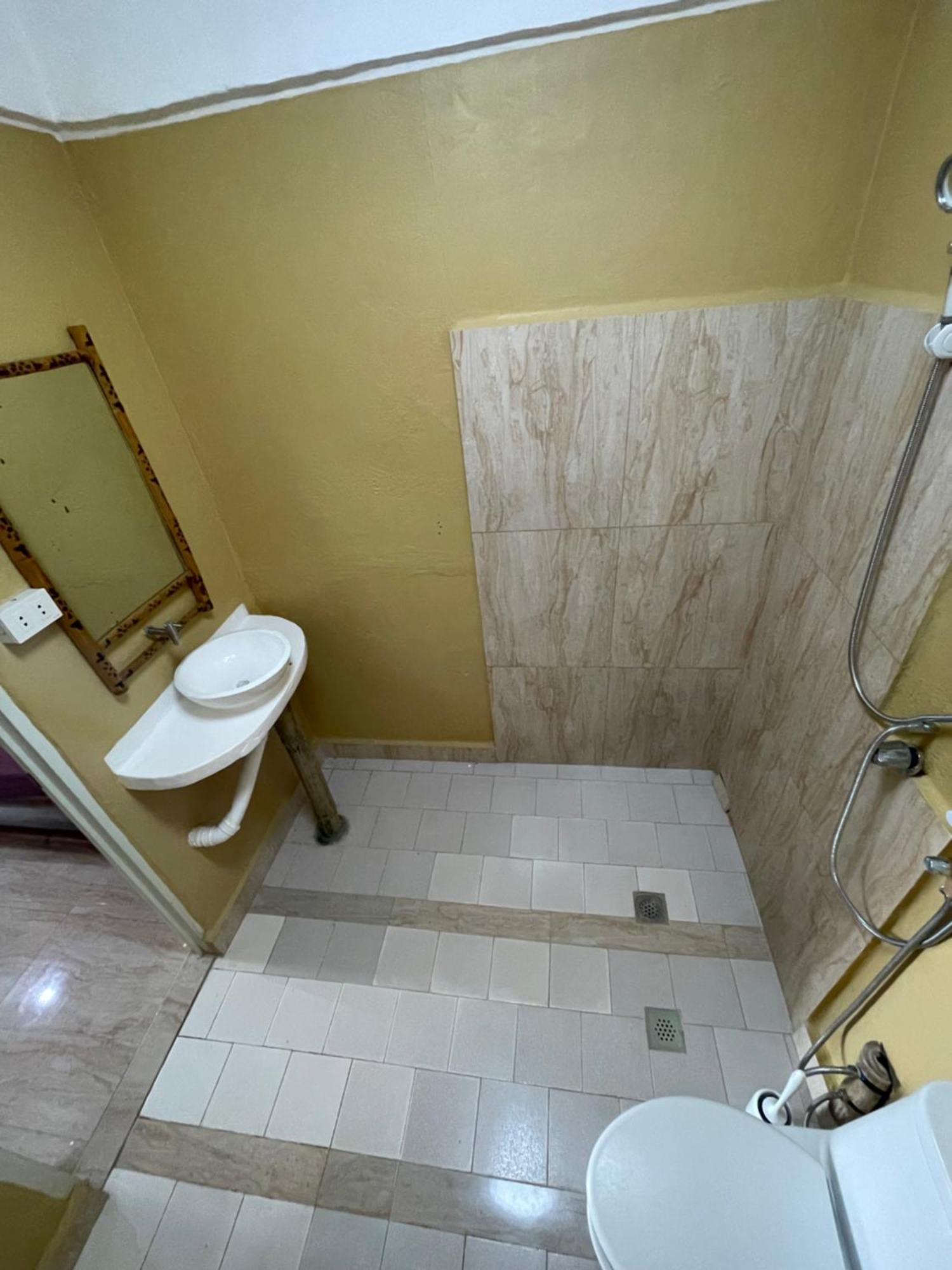 Voodoo House Bed & Breakfast Lalao Bagian luar foto